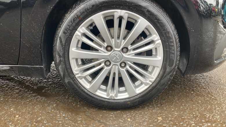 Peugeot 208 1.2 PureTech 82 Signature 5dr [Start Stop] Petrol Hatchback